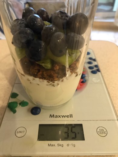 Йогуртовый десерт 🧁 с гранолой, 🥝 киви и голубикой - Шаг 11