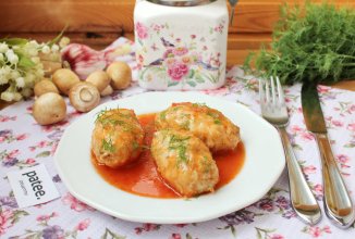 Ленивые голубцы с капустой, фаршем и грибами в томатном соусе