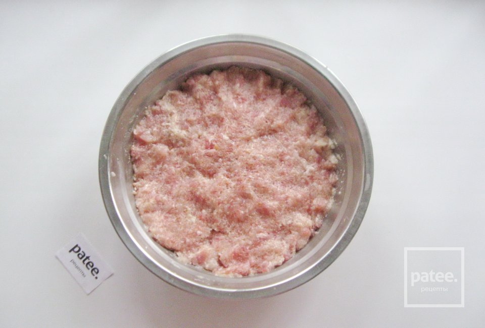 Ленивые голубцы с капустой, фаршем и грибами в томатном соусе - Шаг 4