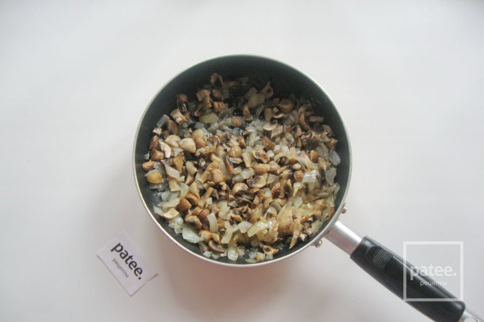 Ленивые голубцы с капустой, фаршем и грибами в томатном соусе - Шаг 8