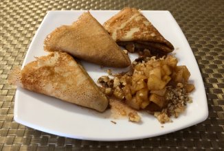 Блинчики с яблоками и корицей