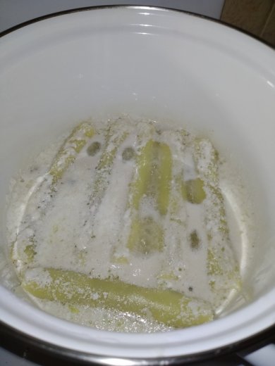 CANNELLONI, фаршированные свининой, сельдереем под сыром с соусом Barilla Pesti con Basilico e Rucola - Шаг 4