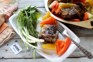 Говяжьи ребрышки в духовке со сладким перцем