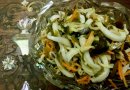 Салат из кальмаров и морской капусты.