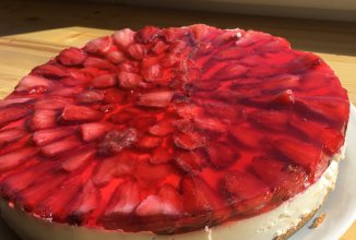 Творожный торт с клубникой