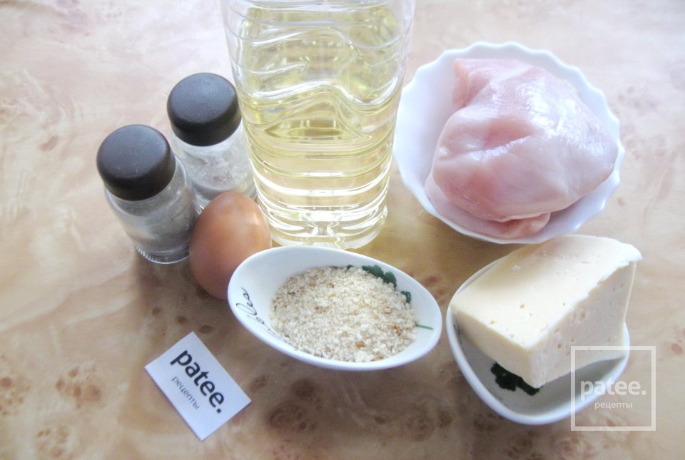 Отбивные из куриной грудки в сухарях - Шаг 1