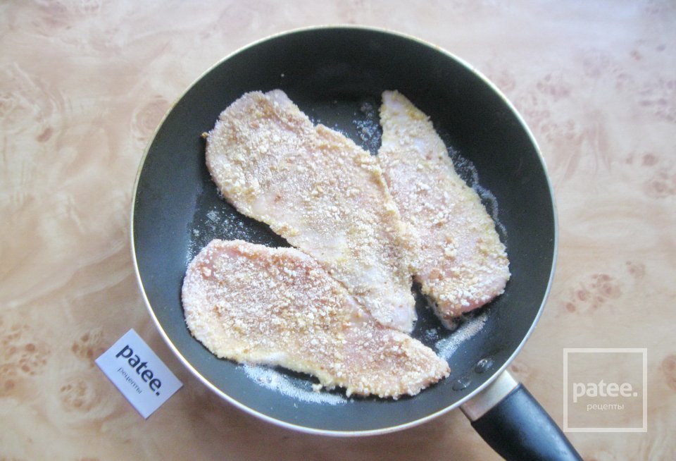 Отбивные из куриной грудки в сухарях - Шаг 7