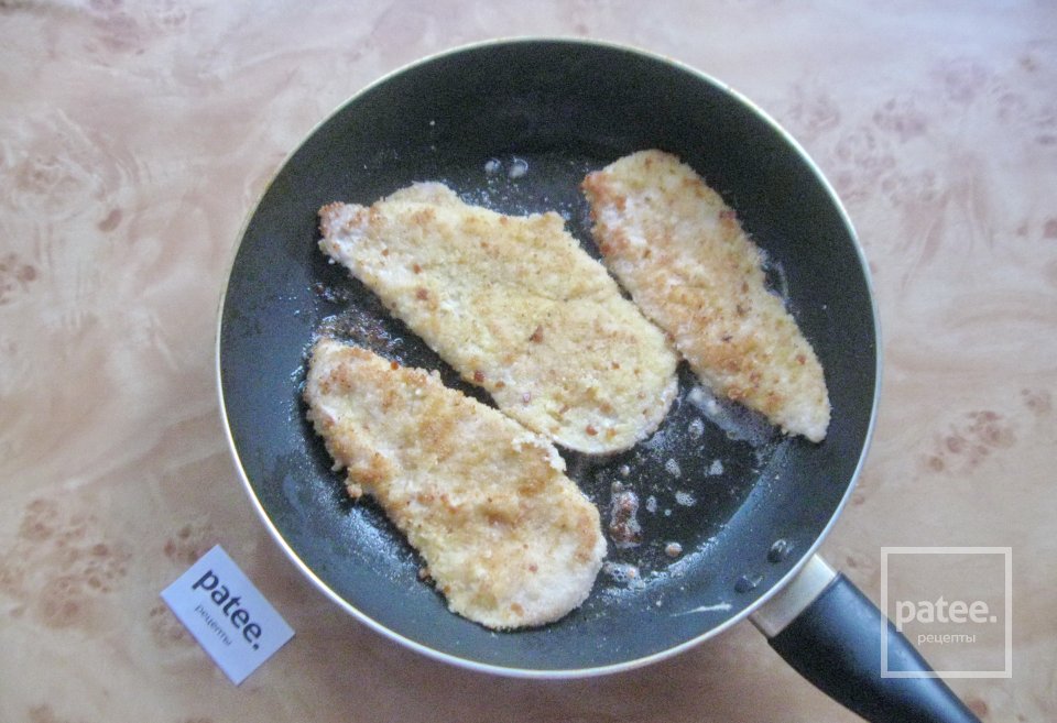 Отбивные из куриной грудки в сухарях - Шаг 8