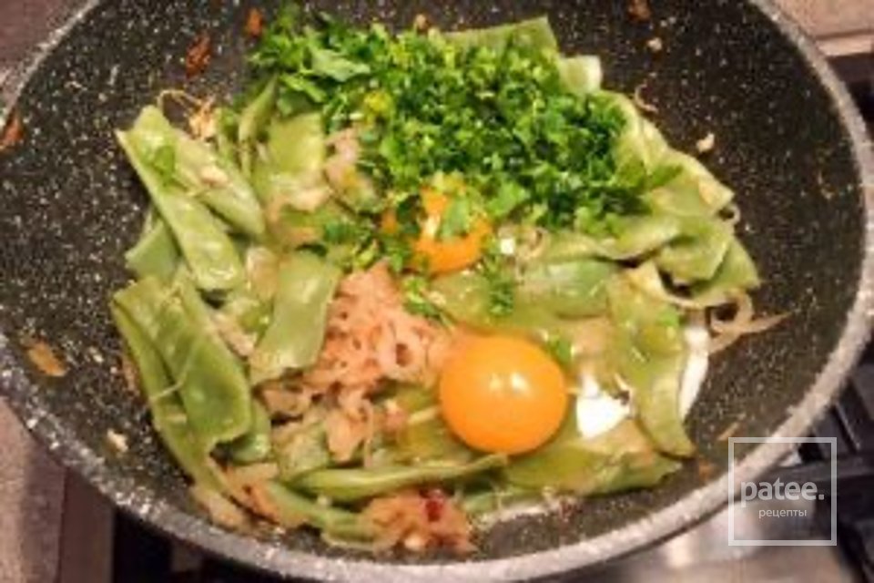Салат из стручковой фасоли с яйцом. - Шаг 4