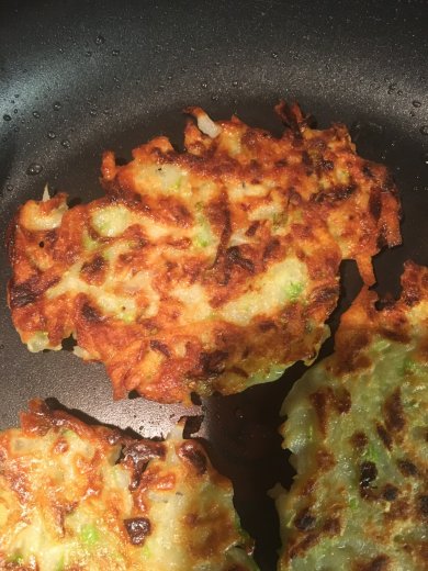 Драники из картофеля и кабачка молочной зрелости на кокосовом масле - Шаг 2