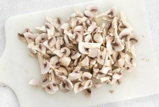 Филе куриное в сливочно грибном соусе