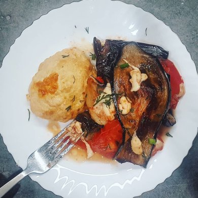 Баклажаны пармеджано и морковно-куриные котлетки