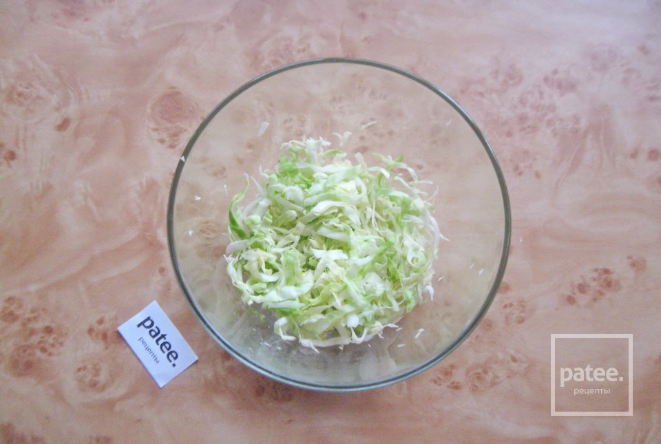 Легкий салат с ананасом и весенними овощами - Шаг 2