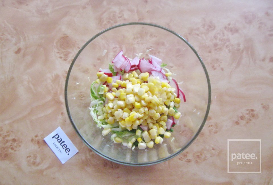 Легкий салат с ананасом и весенними овощами - Шаг 5