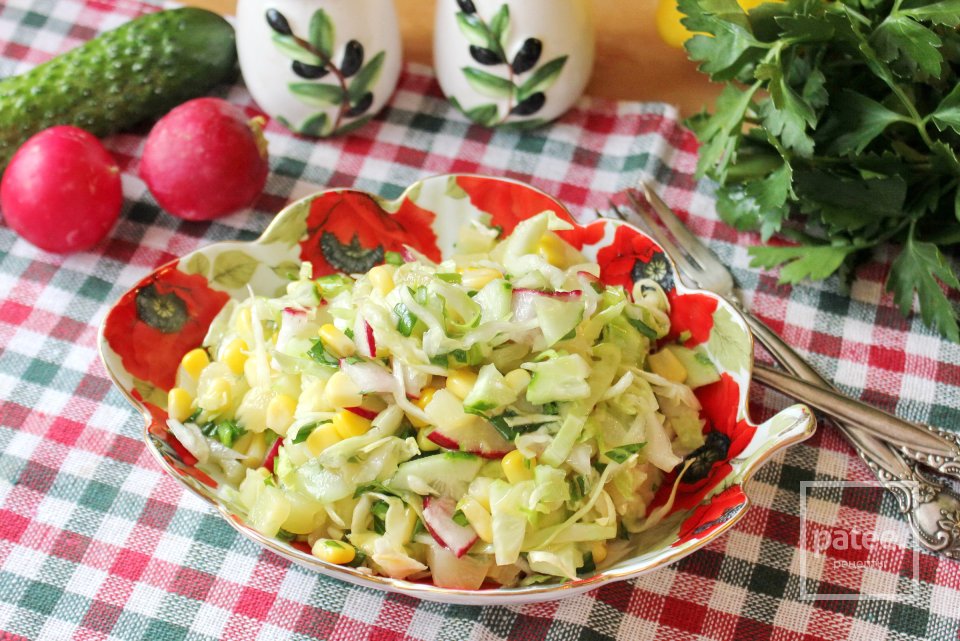 Легкий салат с ананасом и весенними овощами - Шаг 11