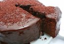 ШОКОЛАДНЫЙ ТОРТ С ОРЕХАМИ