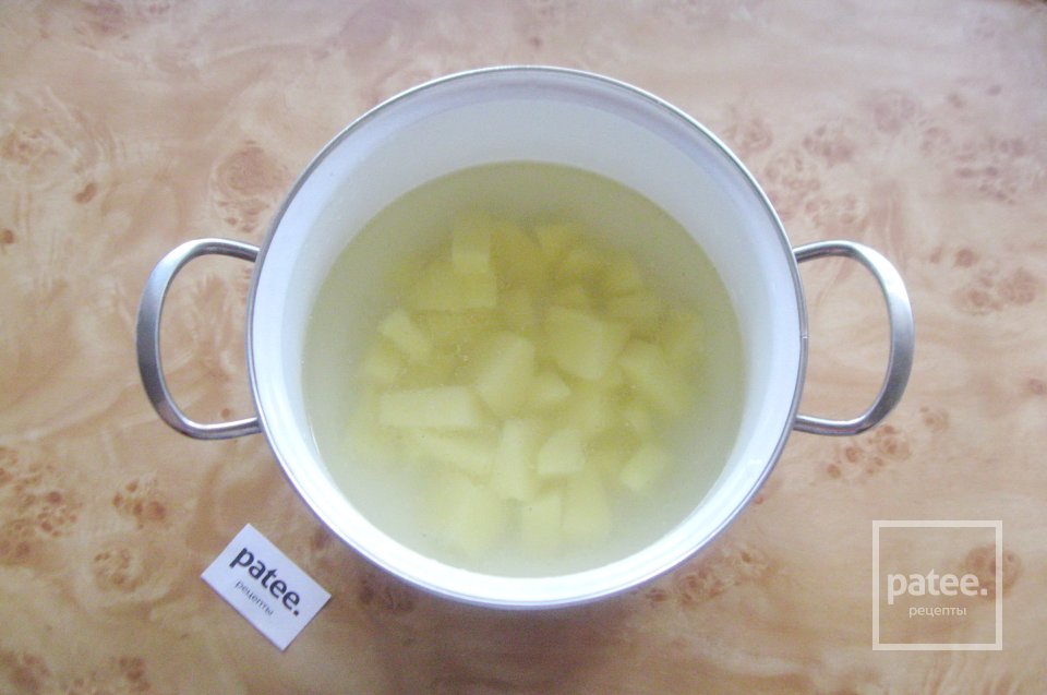 Борщ без зажарки с тушенкой - Шаг 2