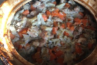 Жаркое из свинины в горшочках