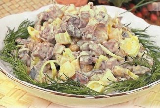 Салат мясной с грибами