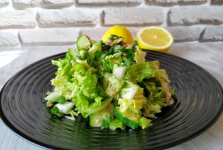 Хрустящий салат с тунцом, легкий и не надоедает!