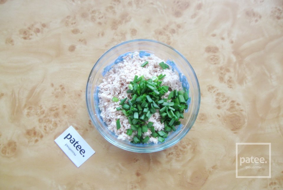 Блинчики с индейкой, яйцом и зеленым луком - Шаг 9