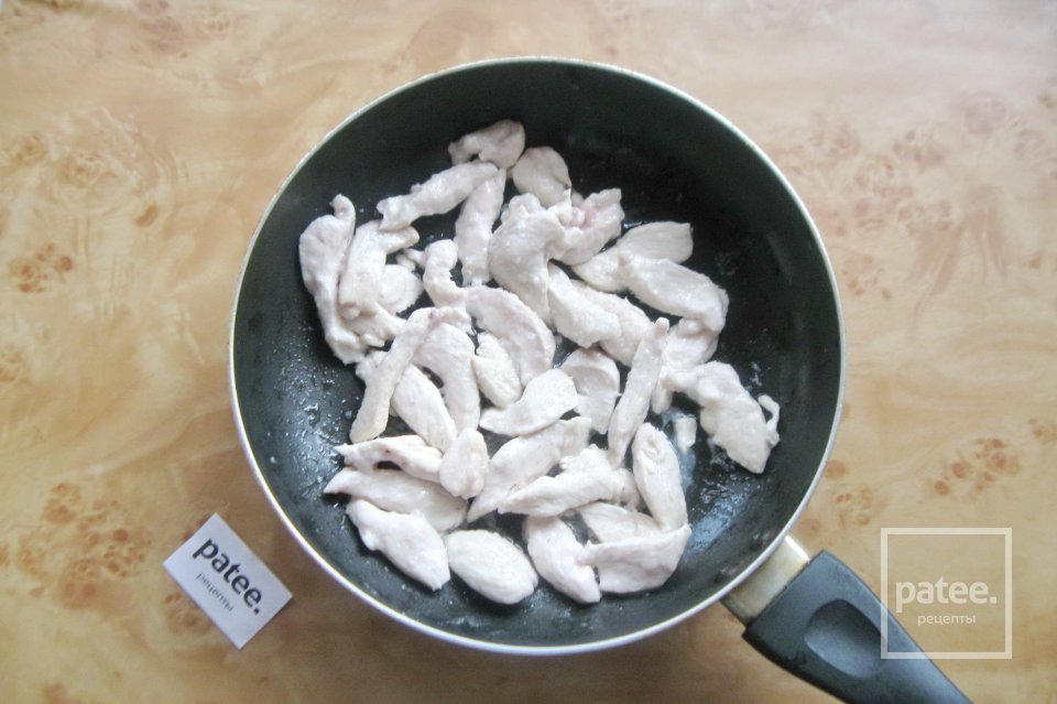 Куриная грудка с грибами и кабачком в сливках - Шаг 5