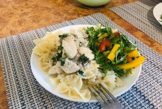 Курочка с шампиньонами в сливочном соусе