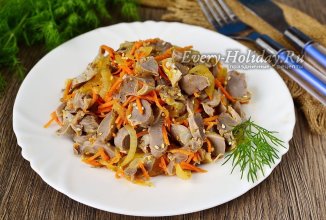 Салат из куриных желудков...почти по корейски...