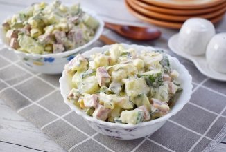 САЛАТ С КОПЧЕНОЙ КОЛБАСКОЙ