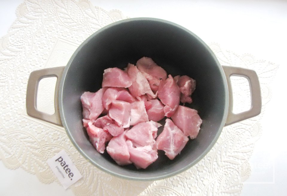 Свинина с кабачками в томатном соусе - Шаг 2