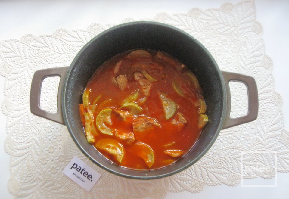 Свинина с кабачками в томатном соусе - Шаг 8