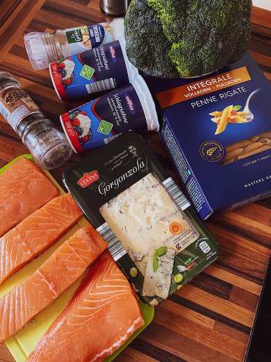 Пенне с красной рыбой и голубым сыром 💚 - Шаг 1