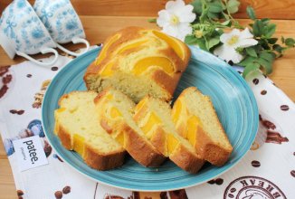 Кекс с персиками