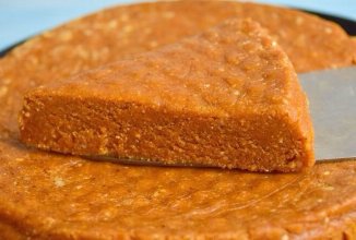 Торт из печенья с вареной сгущенкой и орехами без выпечки