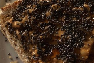 Тост с семенами чиа