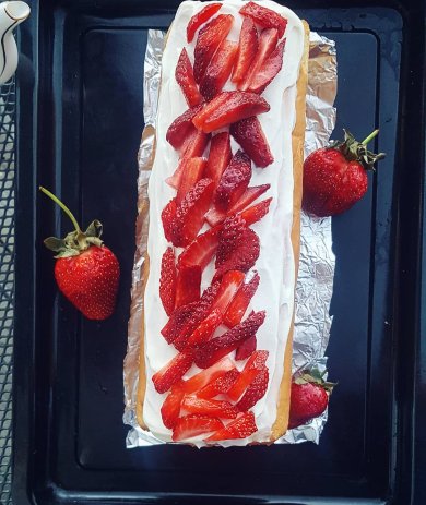 Бисквитный рулет с клубникой - Шаг 2