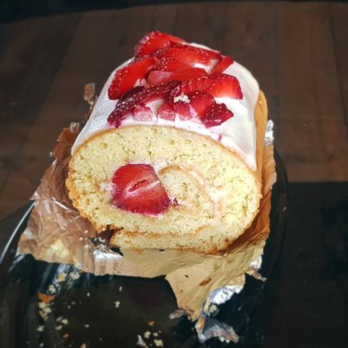 Бисквитный рулет с клубникой - Шаг 3