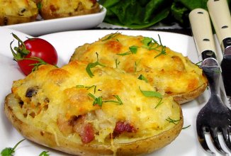 Картофельные лодочки с беконом и сыром запеченные в духовке