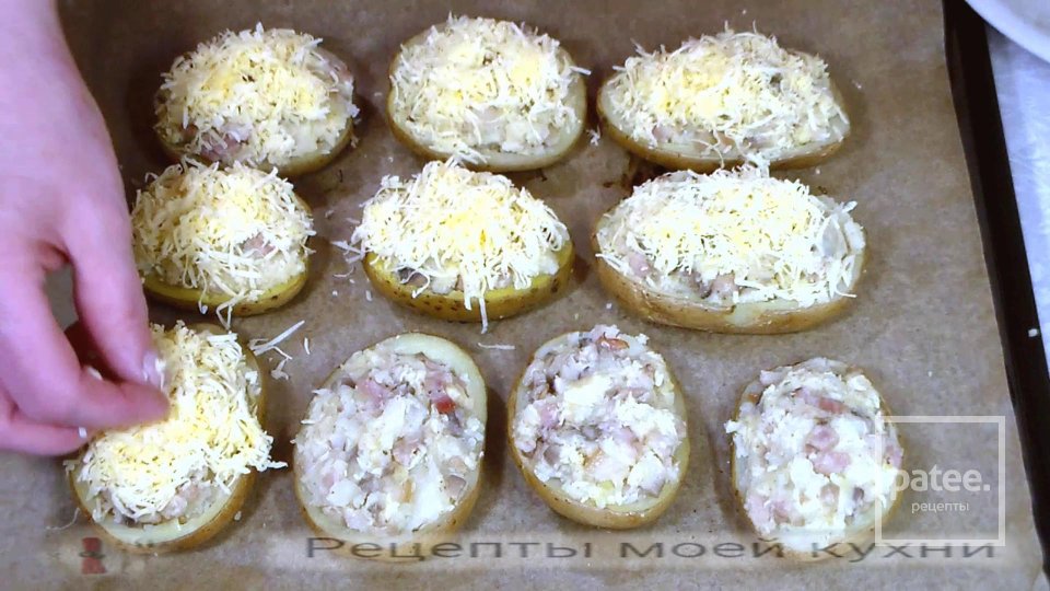 Картофельные лодочки с беконом и сыром запеченные в духовке - Шаг 16