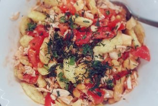 Салат с курицей и фасолью