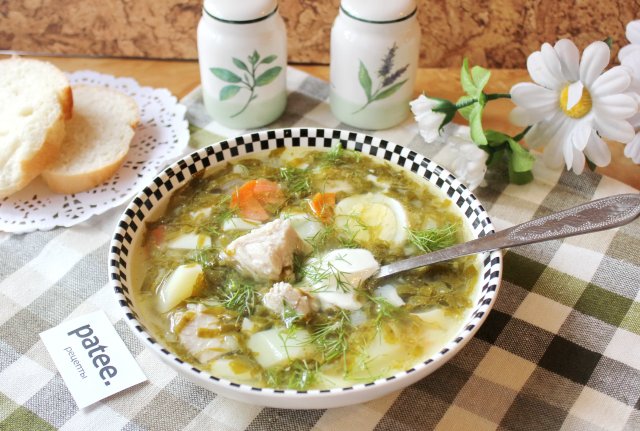 Щавелевый суп со свининой и яйцами
