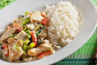 Курица с овощами и рисом