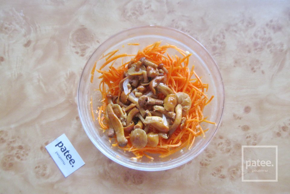 Морковь по-корейски с грибами - Шаг 12