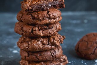 Шоколадное печенье с кусочками шоколада