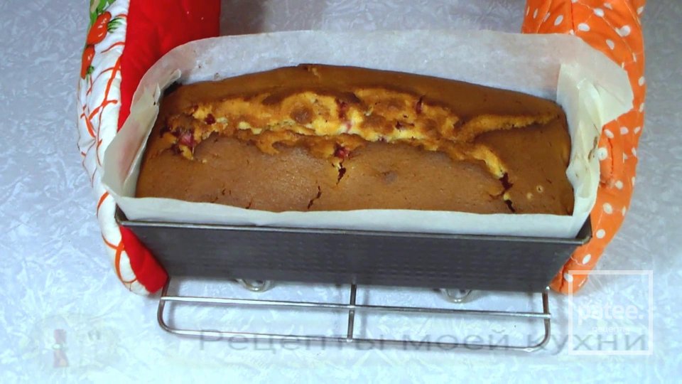 Кекс с клубникой - Шаг 11