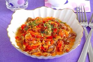ТУШЕНЫЕ КУРИНЫЕ ЖЕЛУДКИ С ОВОЩАМИ