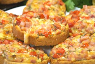 Самая ленивая пицца на батоне