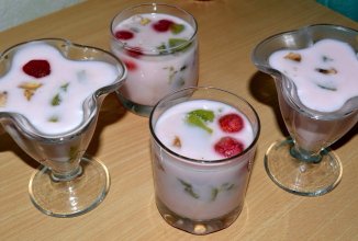 Творожно-йогуртовое желе с фруктами/ягодами