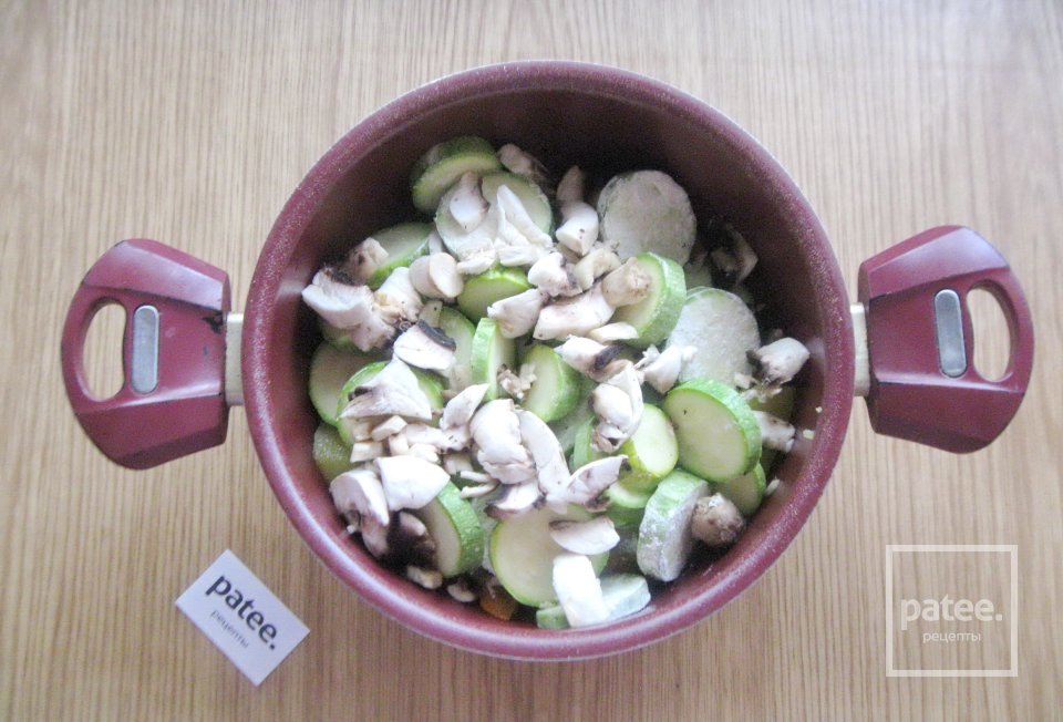 Овощное рагу с грибами в томатном соусе - Шаг 7