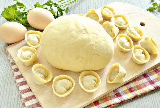Тесто на вареники и пельмени.